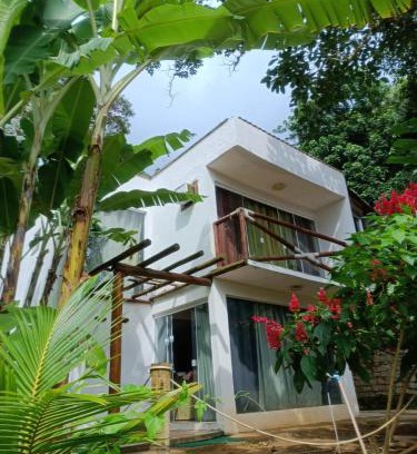 Vila da Petrobras House | Relax at Casa de Praia with Private Beach & Ocean View