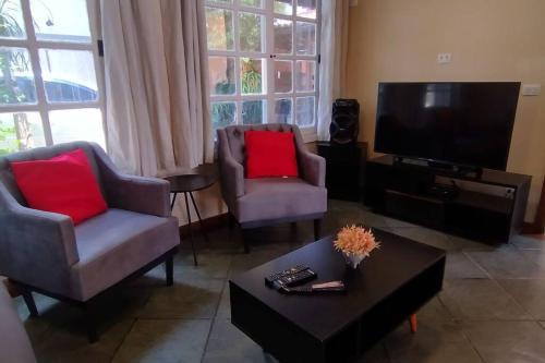 Camboinhas House | Pet-Friendly Casa de Praia Camboinhas with Pool & Fireplace