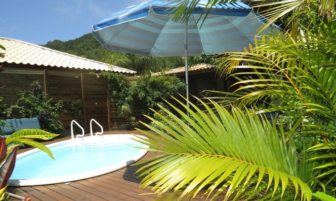 Barra da Lagoa House | Casa de Praia com Linda Vista pra Lagoa da Conceição e Trilha pra Praia