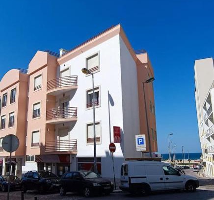 Costa de Caparica Apartment | Oceanfront Bliss at Casa de Praia da Zezinha - 10/10 Rating