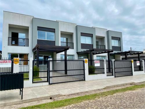 Torres House | Ocean View Retreat: Casa de Praia with Pet-Friendly Charm
