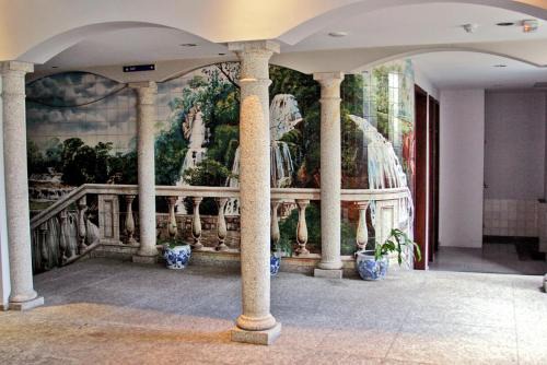 Guimaraes Hotel | Inviting Casa de Retiros: Kitchen Amenities & Great Reviews