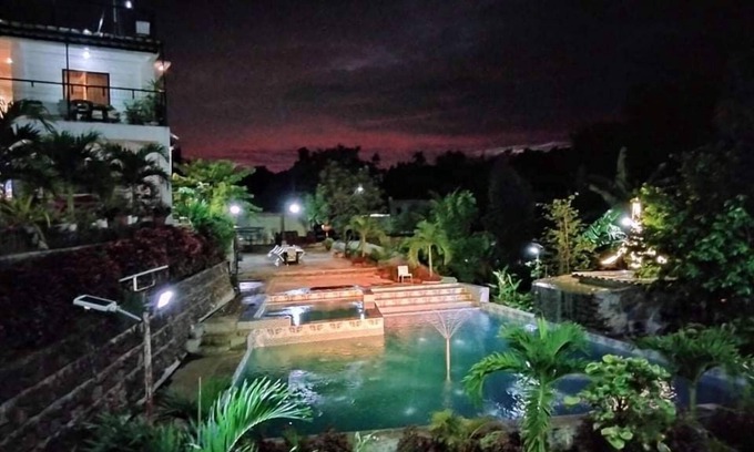 Rizal Province Hotel | Relax at Casa de Robles: Pool, Spa & Family-Friendly Fun