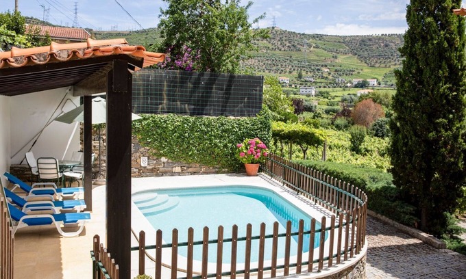 Valdigem House | Discover Casa de São Bernardo with Pool & Family Amenities