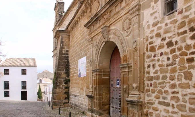 Ubeda House | Elegant Casa de San Lorenzo: Pet-Friendly with Breakfast