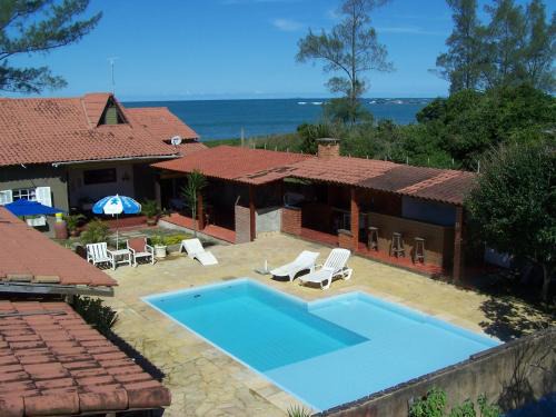 Rio das Ostras House | Seaside Oasis: Casa de Seis Suites with Spa & Pool Access