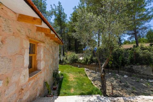 Kas Apartment | Cozy Casa De Sherys: Oceanfront Retreat with Great Amenities