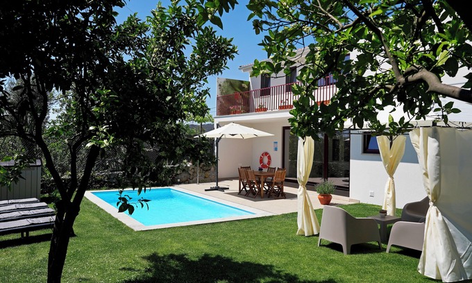 Pico Villa | Casa de Sobrado Countryside House with private pool. Recharge in nature.