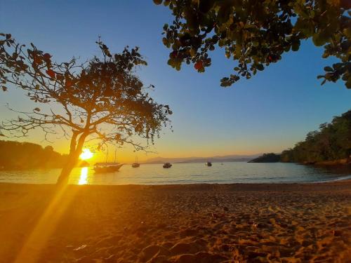 Ilha Grande House | Beachfront Bliss at Casa de Temporada Ceu e Mar - 9.5/10!