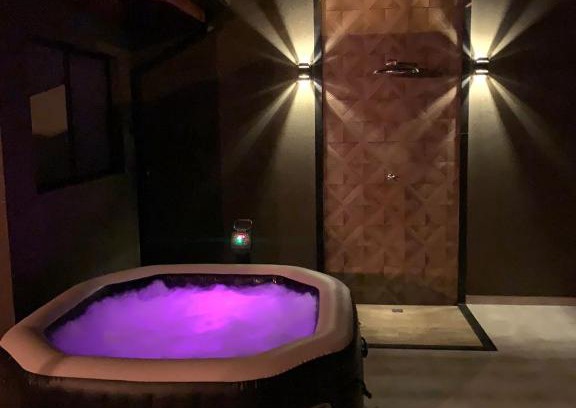 Olimpia House | Pet-Friendly Casa de Temporada do Spa with Hot Tub & Breakfast