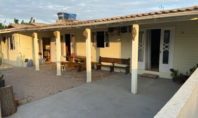 Palhoca House | Pet Friendly Getaway at Casa de Temporada Pinheira