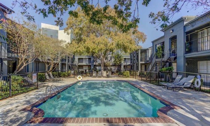 Woodlake - Briar Meadow Apartment | Cozy Casa De Vacacion: Family-Friendly 1 Bedroom Retreat
