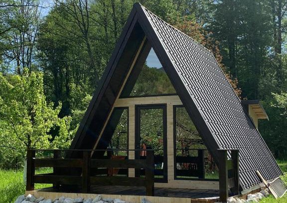 Campu lui Neag House | Discover Family-Friendly Comfort at Casa de vacanța Cristina