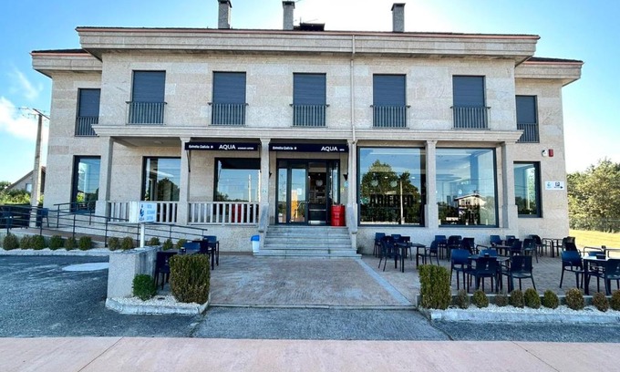 Pereiro de Aguiar House | Pet-Friendly Hostal Restaurante Aqua with Great Breakfast