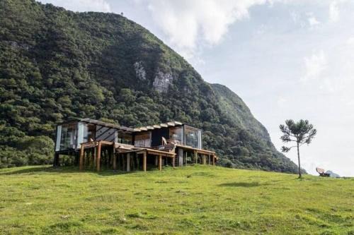 Alfredo Wagner Apartment | Discover Casa de Vidro: 4-Star Pet-Friendly Retreat