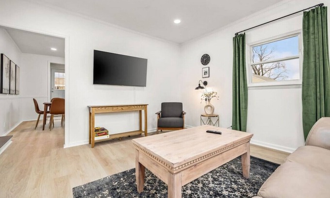 Peoria Heights House | Cozy Casa de Vincent: KING Casper Bed & Family Amenities