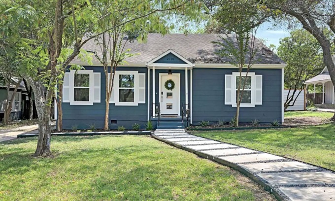 Dean Highland House | Discover Casa de West: Family-Friendly Retreat in Waco