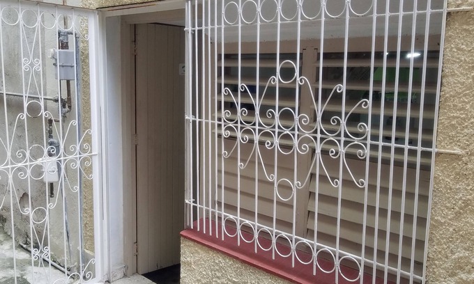 El Vedado Apartment | Discover Casa de Yul: Pet-Friendly Stay with Spa & Breakfast