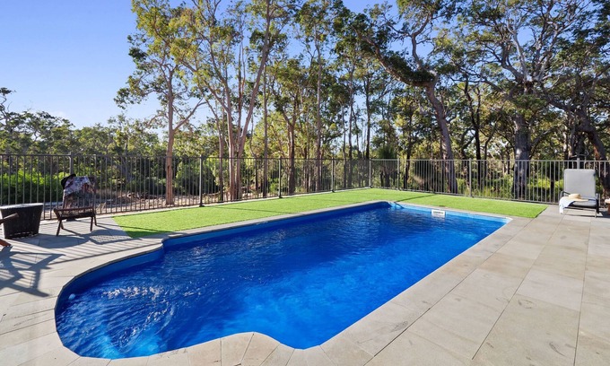 Quedjinup House | Family-Friendly Retreat with Pool Near Dunsborough Beach