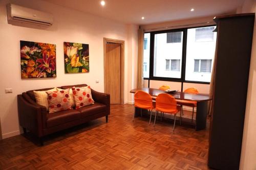 Bari City Centre Apartment | Vibrant Casa dei Fiori: Ocean View & Private Beach Retreat