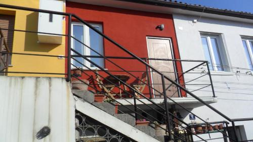 Servola-Chiarbola-Valmaura-Borgo San Sergio Apartment | Delightful Casa dei Gelsomini: Guest Rated 9/10 & Family-Friendly