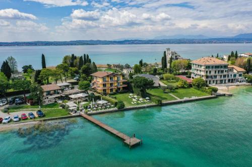Sirmione House | Oceanfront Bliss at Casa dei Pescatori: Pet-Friendly Escape
