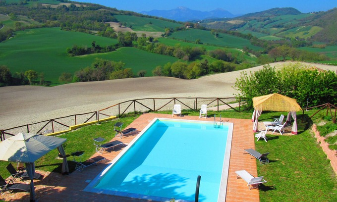 Arcevia Apartment | Idyllic Casa dei Sogni d'Oro: Pool & Ocean View Retreat