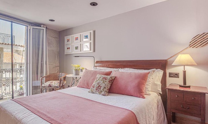 Muros Apartment | Casa del Ancla 2º: Family-Friendly Retreat with Top Reviews
