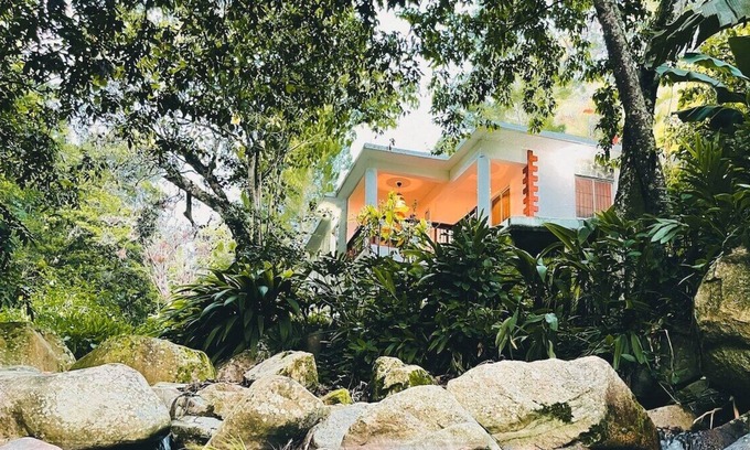 Paso Bajito Cottage | Cozy Casa del Arroyo: Pet-Friendly & BBQ Delight