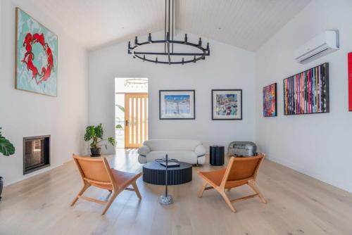 Bellbrae House | Relaxing Retreat Steps from Torquay Beaches with Pet Friendly Vibes