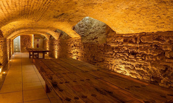 La Catedral Apartment | Premier Stay at Casa del Cardenal with Spa & Breakfast