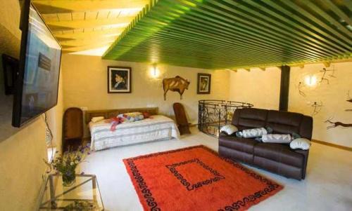 Cabezas Bajas House | Casa del Cerro: Unique Rural Retreat for Families