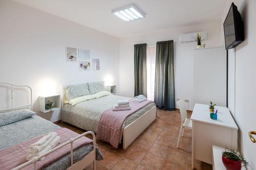 Motta Camastra Apartment | Child-Friendly Casa Del Corso - Guest Rated 9.7