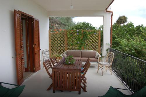 Mortelle House | Oceanfront Casa del Gelso Mortelle: Rated 9/10 by Guests