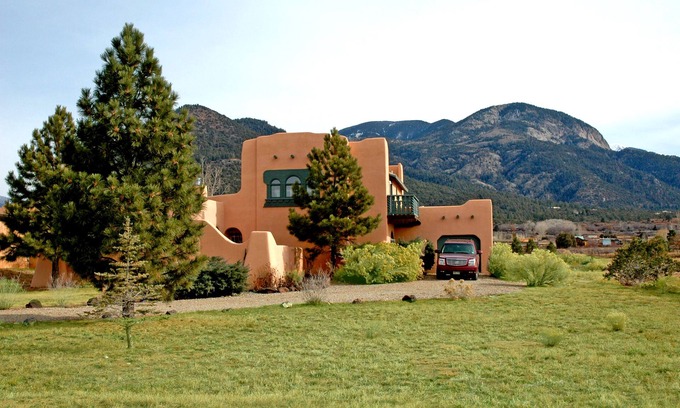 Arroyo Seco House | Casa del Lujo: Breathtaking Mountain Views & Pool Access