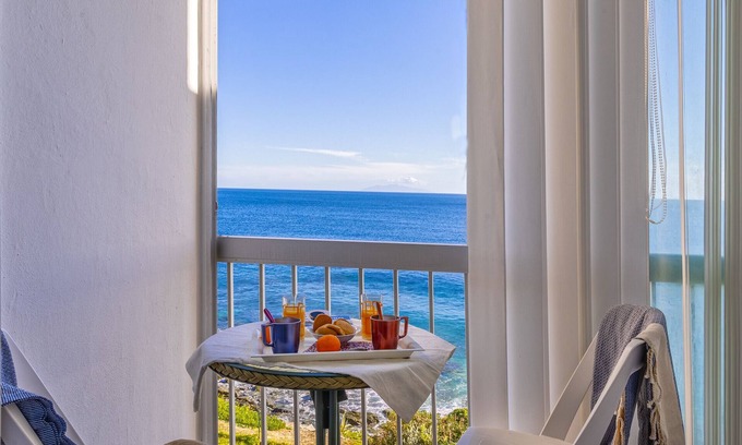 Ville-di-Pietrabugno Apartment | Casa Del Mare, apartment with sea view, feet in the water