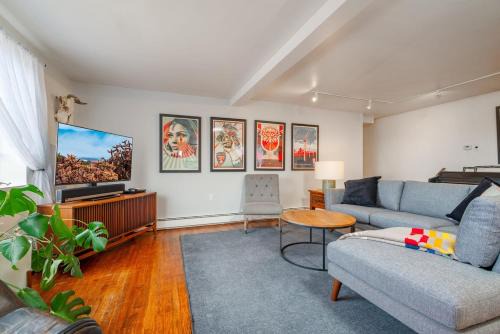 Santa Fe House | Casa Del Mar: 4-Star Family Retreat with King Bed & Patio