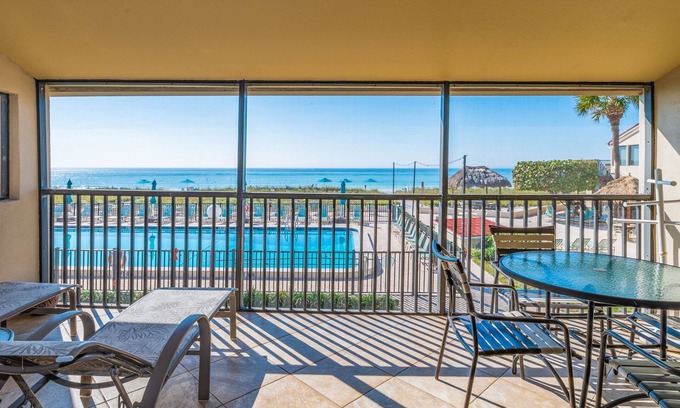 Longboat Key Condo | Idyllic Casa Del Mar on Longboat Key with Ocean View Pool