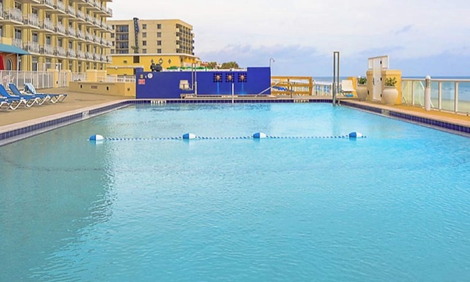 Ellinor Heights Hotel | Cozy Casa del Mar: Ocean View with Pool & Kitchen Amenities