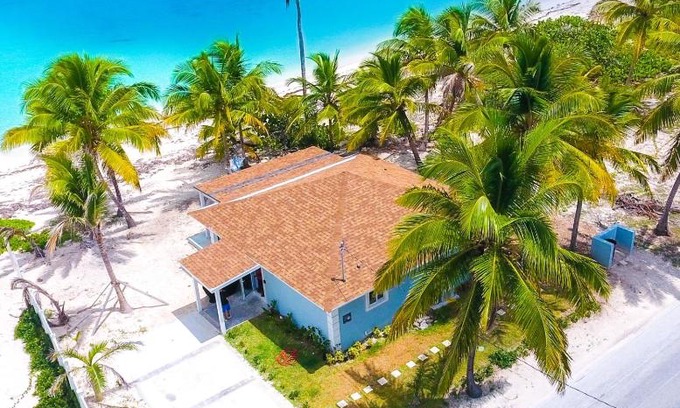 Tar Bay Apartment | Beachfront Casa Del Marjorie: Family-Friendly Retreat
