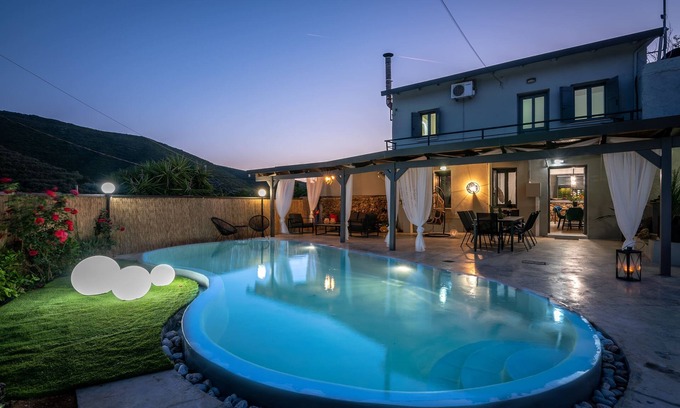 Vatolakkos Villa | Casa del Miele: Ocean View with Pool and BBQ Amenities