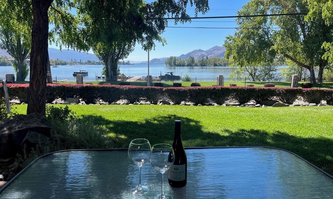 Okanagan-Similkameen House | Lakefront Townhouse #107: 10/10 Guest Rated Retreat