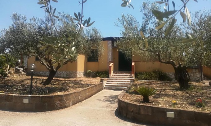 Castrofilippo Villa | Discover Casa del Nonno Agostino: Pet-Friendly Retreat