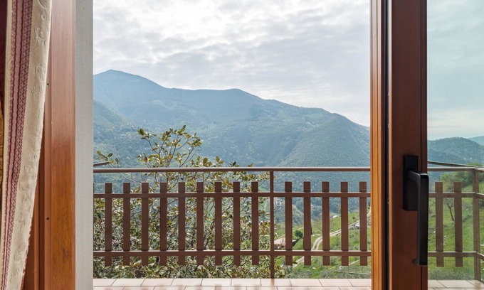 Adrara San Martino Apartment | Pet-Friendly Casa del Picchio in Beautiful Adrara San Martino