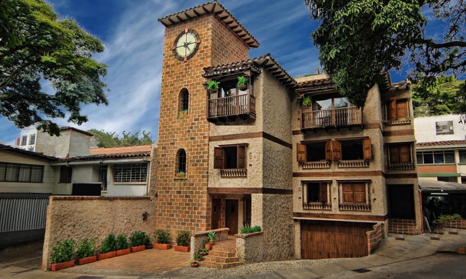 La Florida Apartment | Experience Casa del Reloj JARDIN: 9.8 Rated Suites