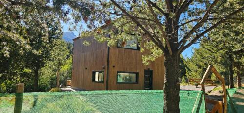 Meliquina House | Casa del Rio: Family and Pet-Friendly Retreat with 9.7 Rating