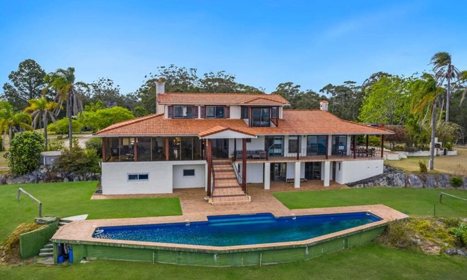 Ashby Heights Villa | Elegant Casa Del Rio with Pool & Child-Friendly Amenities