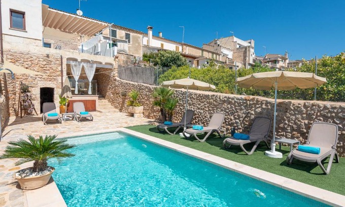 Buger Villa | Relax at Casa del Sol: Family-Friendly Hotel with Pool