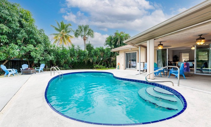 South Palm Park Neighborhood Association House | Relax at Casa Del Sol: Pool, Tiki Bar & Ocean Views