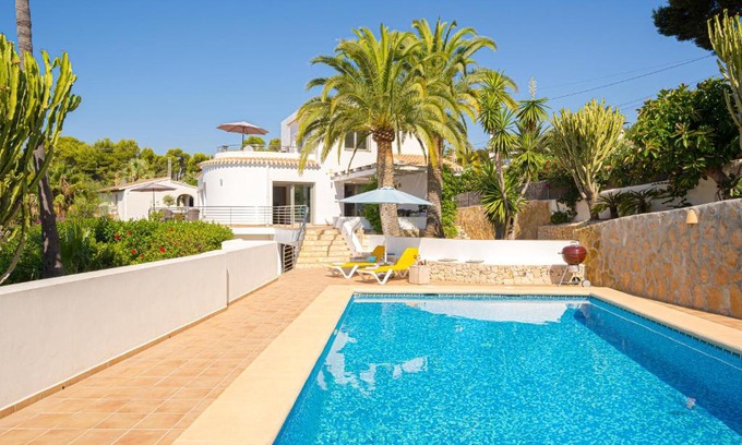 Moravit Villa | Relax at Casa Delfin: 4-Star Retreat with Pool & Family Fun